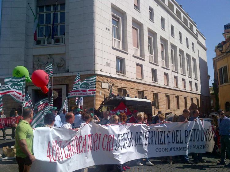 Manifestazione lavoratori Croce Rossa davanti a ministero della Salute - Adnkronos