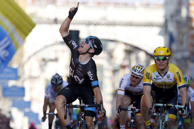 l'italiano Elia Viviani (Team Sky) celebra la vittoria nella seconda tappa dle Giro d'Italia (Foto Afp) - AFP