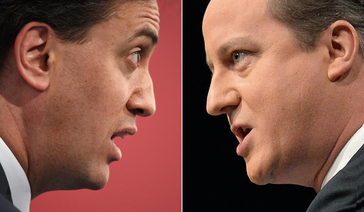 Il leader laburista Ed Miliband (a sinistra) e quello  conservatore David Cameron. (Foto Afp)