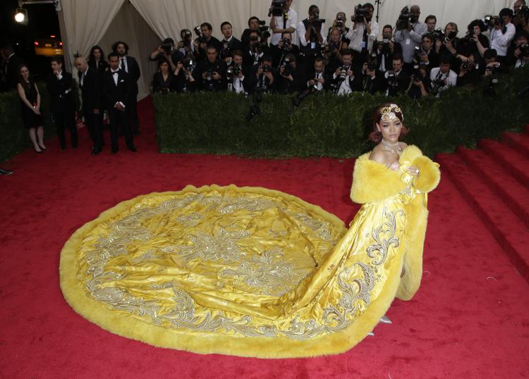 Rihanna sul red carpet del Costume Institute Benefit al Met (Infophoto) - INFOPHOTO