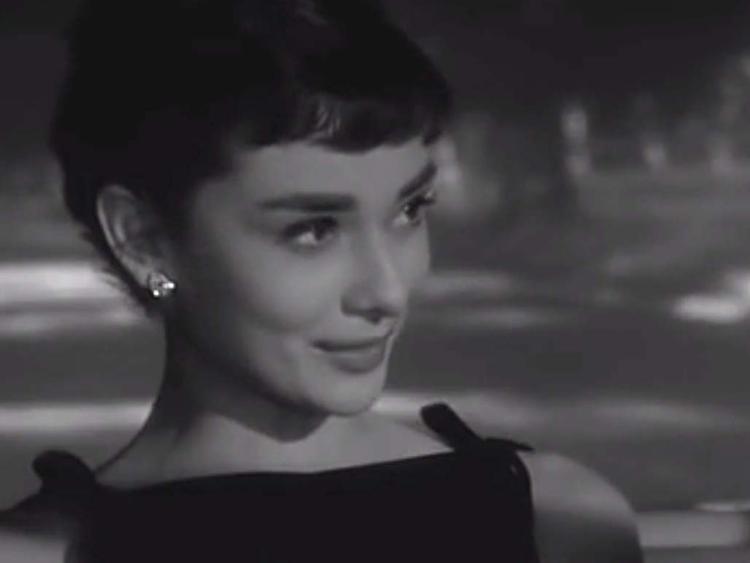 Audrey Hepburn in una scena del film Sabrina