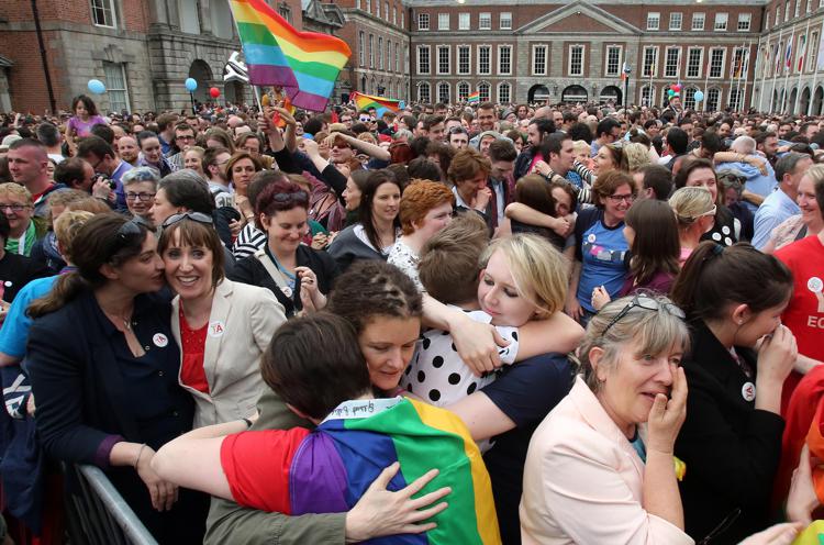 La festa a Dublino dopo il sì al referendum sulle nozze gay (Afp) - AFP