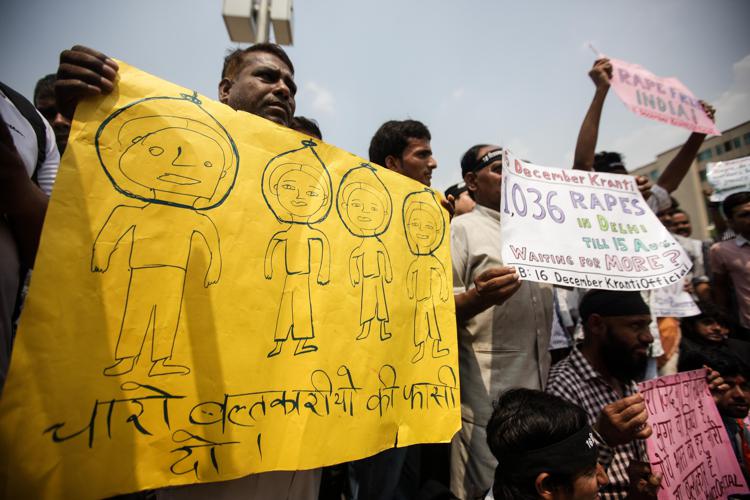 Una manifestazione in india contro gli stupri (Afp)