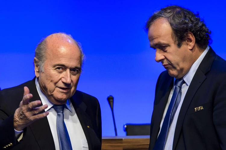 Il presidente della Fifa, Sepp Blatter e quello della Uefa, Michel Platini (Foto Afp)  - AFP