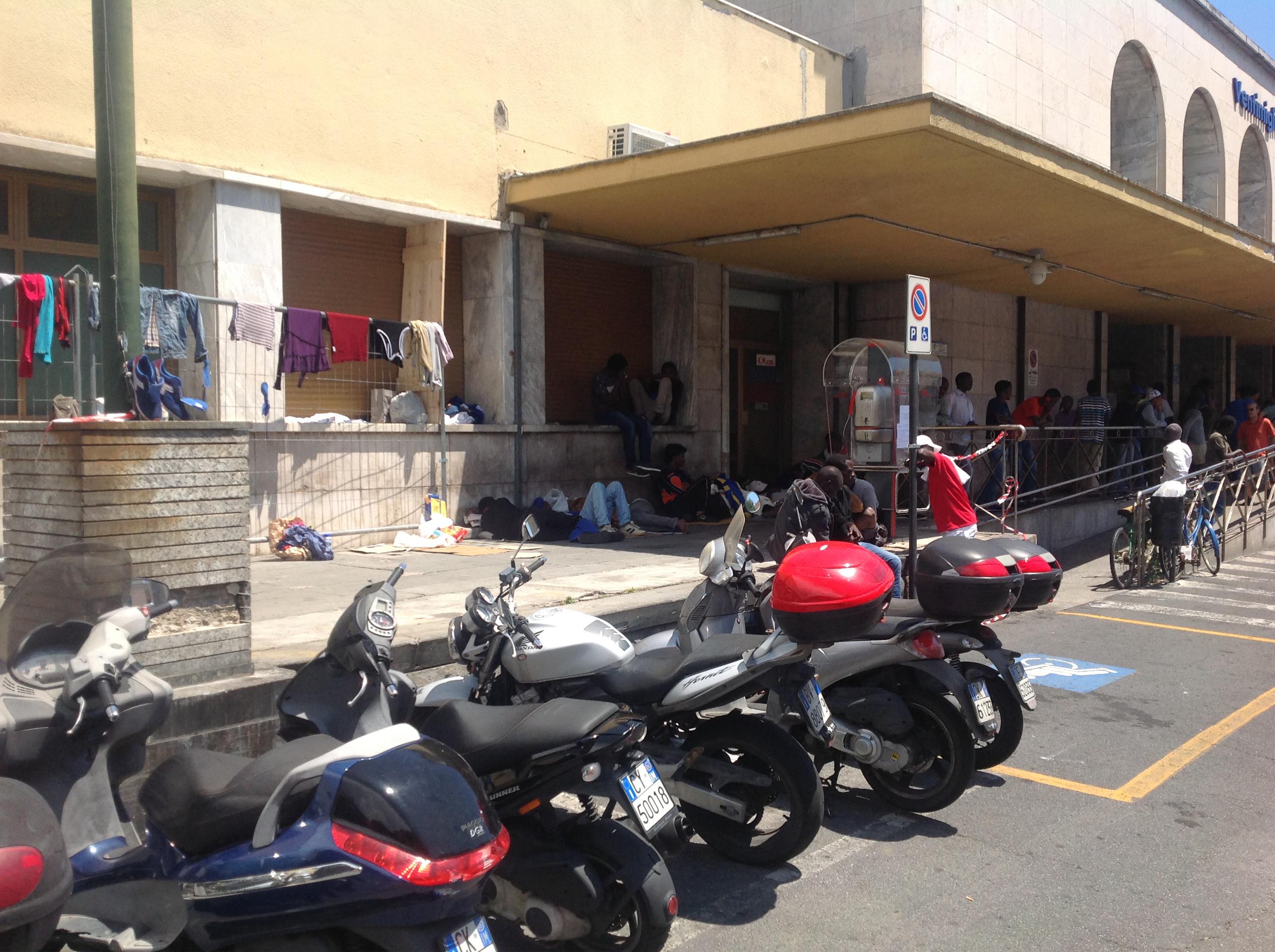 Migranti alla stazione di Ventimiglia