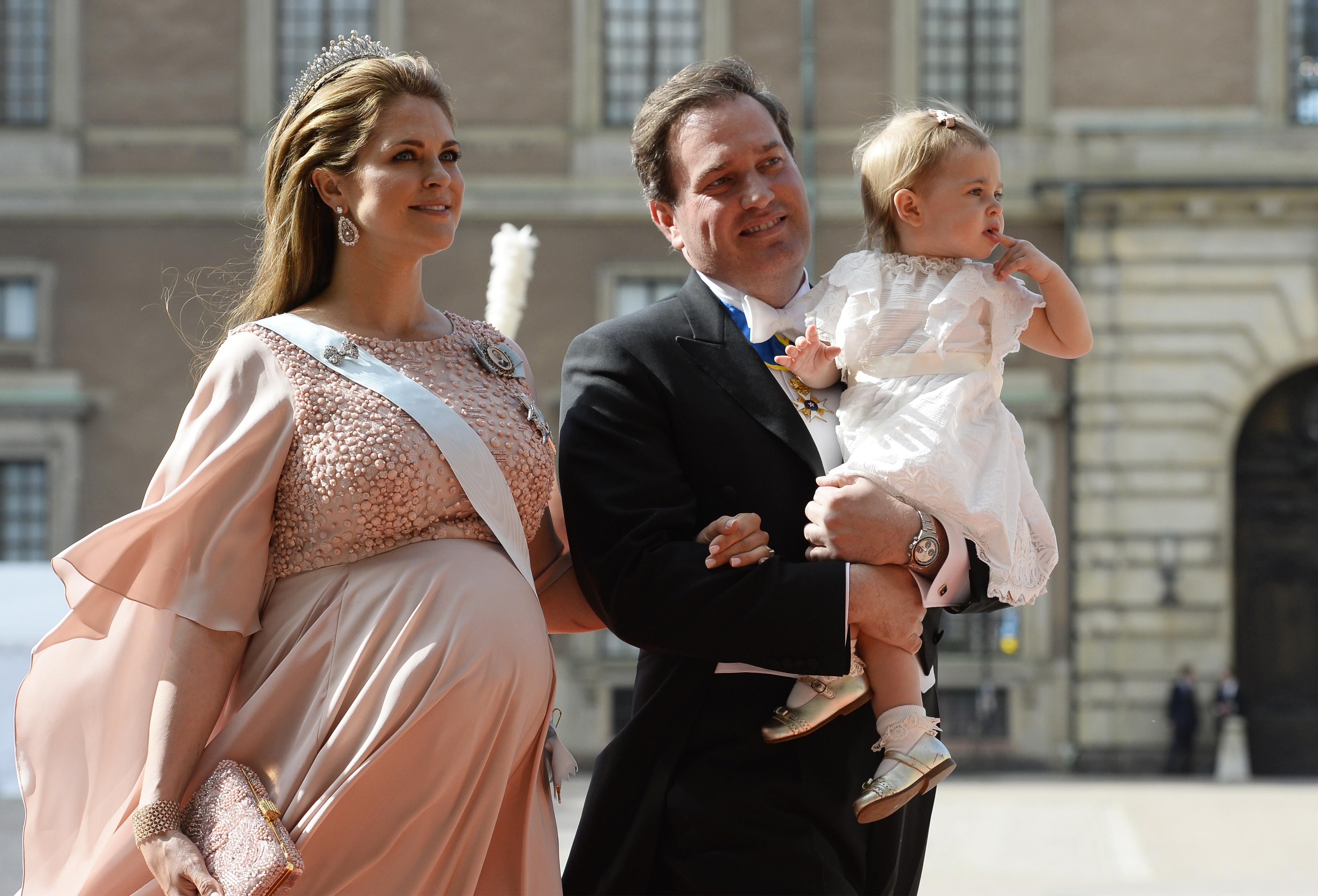 La principessa Madeleine di Svezia, Christopher O’Neill e la principessina Leonore (Afp)
