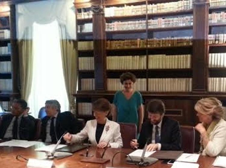 Patrizia Sandretto Re Rebaudengo e Dario Franceschini firmano il protocollo a sostegno dell'arte contemporanea