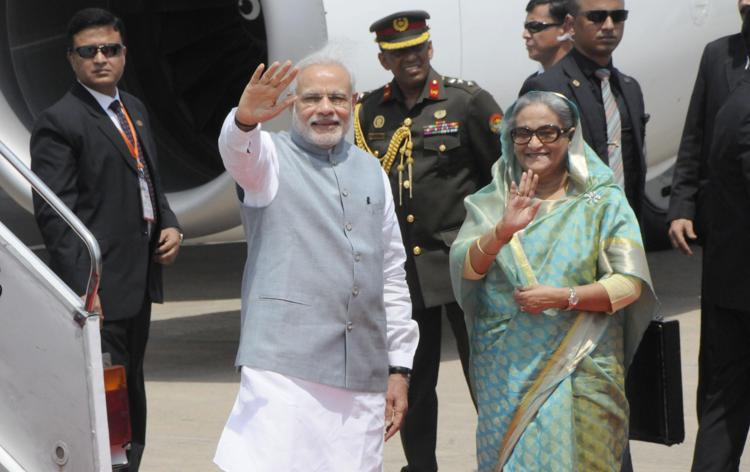 Narendra Modi e Sheikh Hasina (Foto Infophoto)
