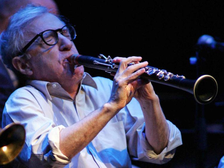 Woody Allen e il suo clarinetto (Infophoto) - INFOPHOTO