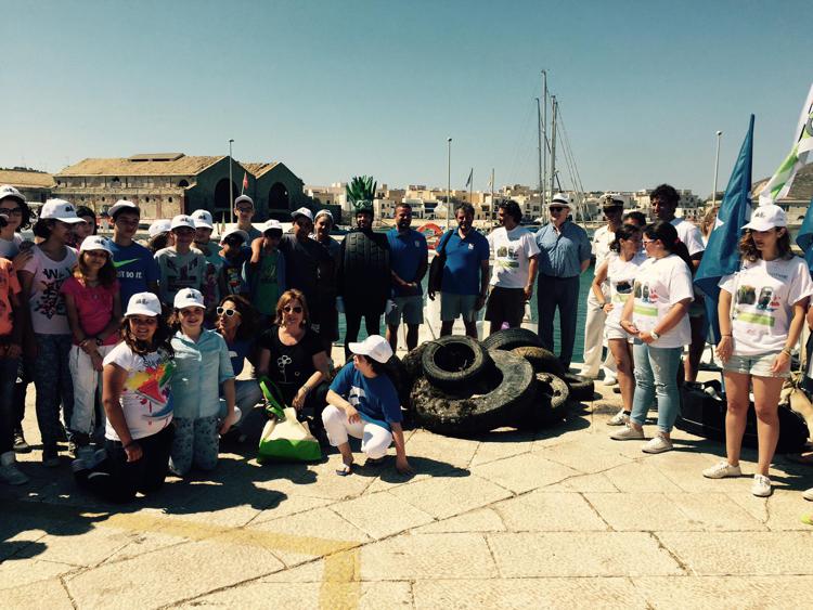 Rifiuti: via gli pneumatici fuori uso da Lampedusa e Favignana