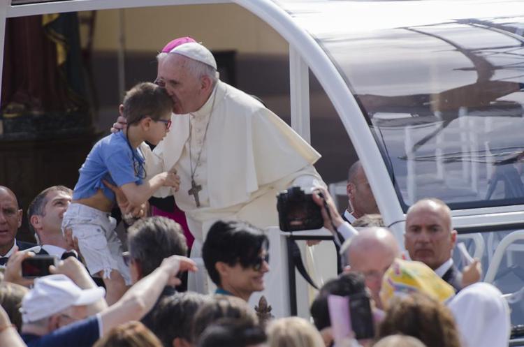 Papa: nuovo affondo contro ideologie contrarie a natura e a famiglia