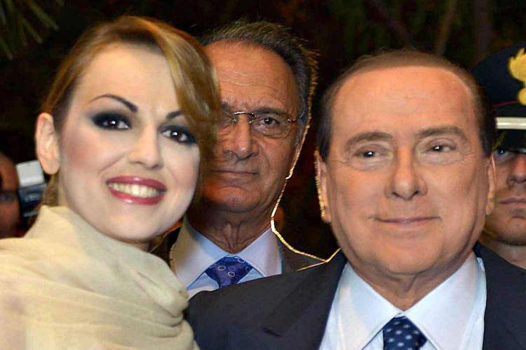 Francesca Pascale e Silvio Berlusconi (foto Infophoto) - (INFOPHOTO)