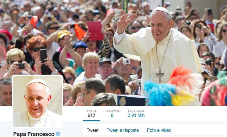 Boom di follower per il Papa, oltre 22 milioni per i 'cinguettii' di Bergoglio