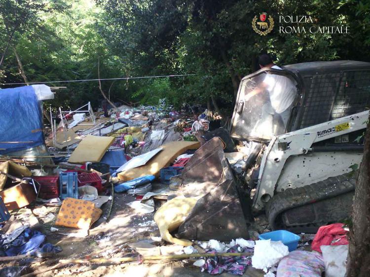Roma: baraccopoli sgomberata nella zona di piazzale Clodio