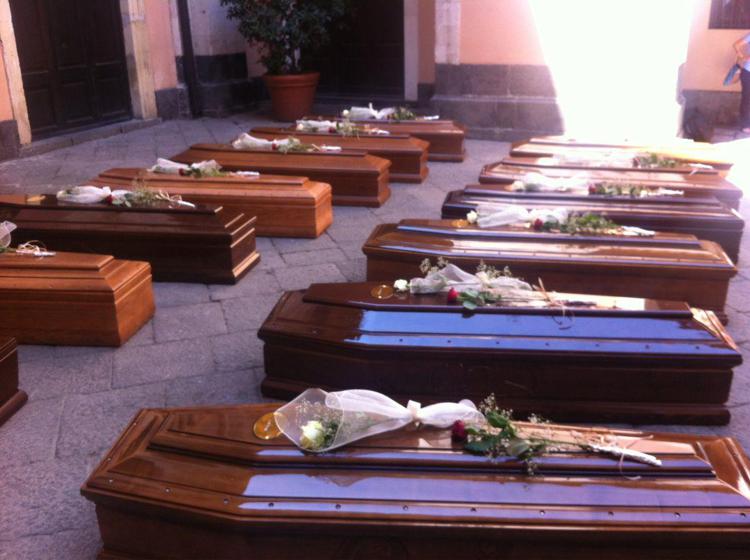 Migranti: a Catania funerali interreligiosi per vittime naufragio