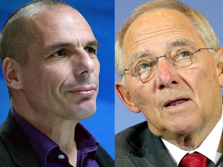 Yanis Varoufakis (Afp) e Wolfgang Schäuble (Infophoto)