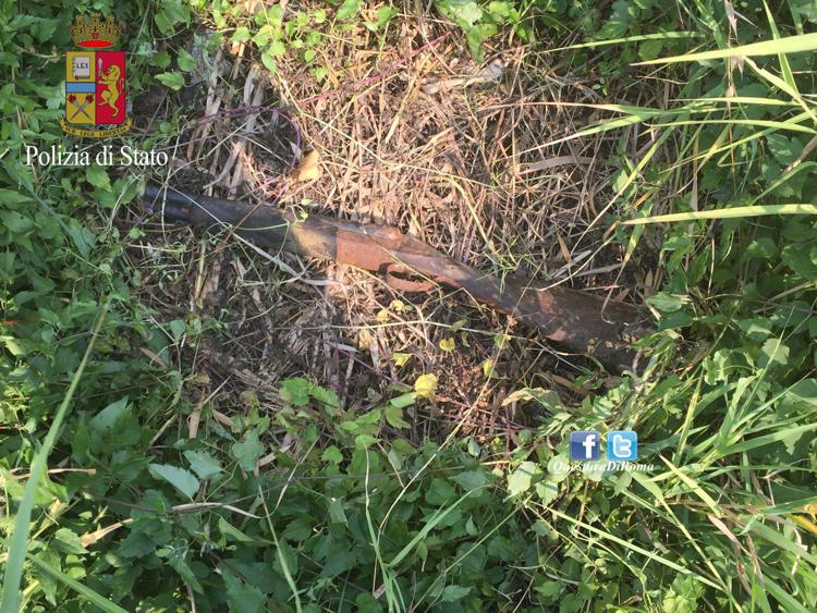 Roma: sequestrato fucile a canne mozze nascosto nell'erba