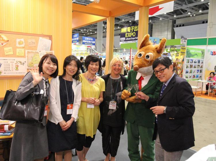 Foto di gruppo con Geronimo Stilton  alla Tokyo International Book Fair