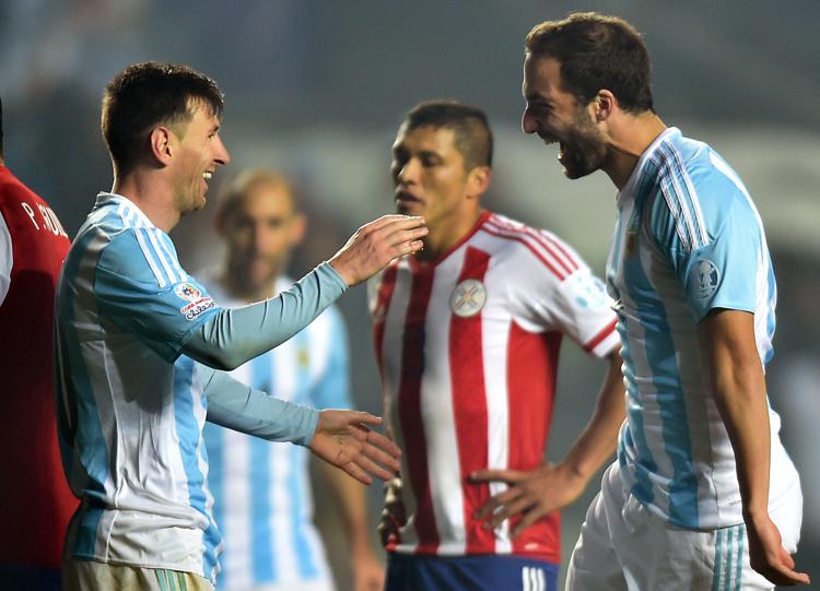 Gonzalo Higuain e Leo Messi in Argentina-Paraguay (Foto Afp) - AFP