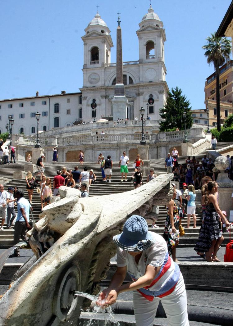 Roma: dall'albergo alla bancarella, dilaga il turismo illegale