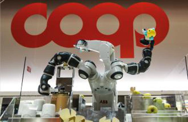 Expo: il graffitaro robotico sulla facciata del Future food district