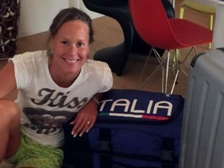 Federica Pellegrini con i bagagli ritrovati . Foto da Twitter