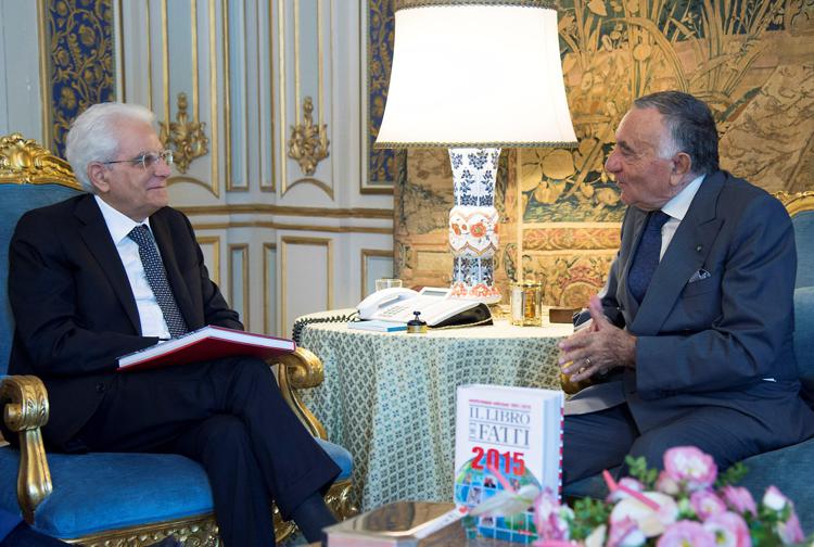 Il Presidente della Repubblica Mattarella con l'editore del Gruppo AdnKronos, Giuseppe Pasquale Marra (foto Quirinale)