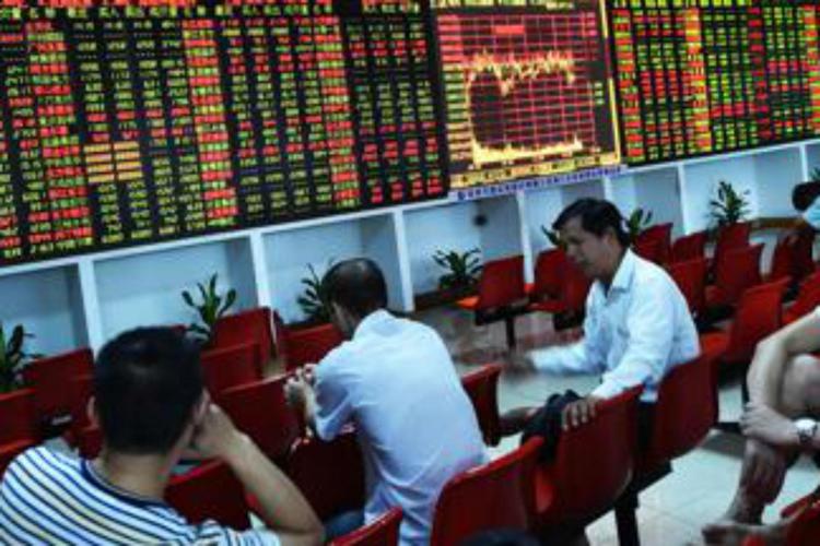 Rimbalzano le Borse in Cina: investitori nell'Haikou (Infophoto) 