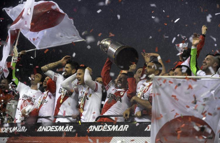 I giocatori del River Plate festeggiano il trionfo nella Libertadores (Foto AFP) - (AFP)