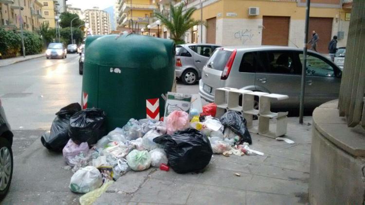 Cumuli di immondizia a Palermo
