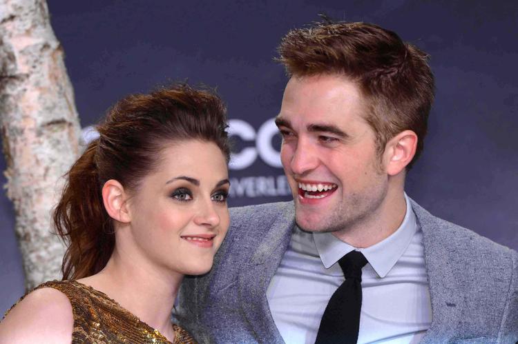 Kristen Stewart e Robert Pattinson fotografati insieme nel 2012 (Infophoto)   - NFOPHOTO