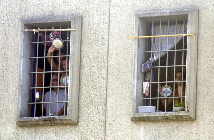Agente penitenziario aggredito nel carcere di Cremona