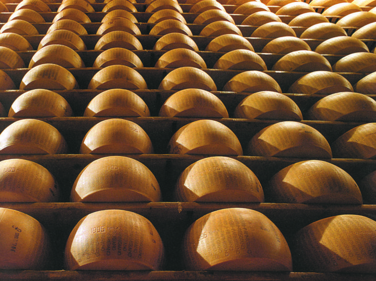 Parmigiano Reggiano: Bezzi, puntiamo a nuovi mercati da Russia a Sud America