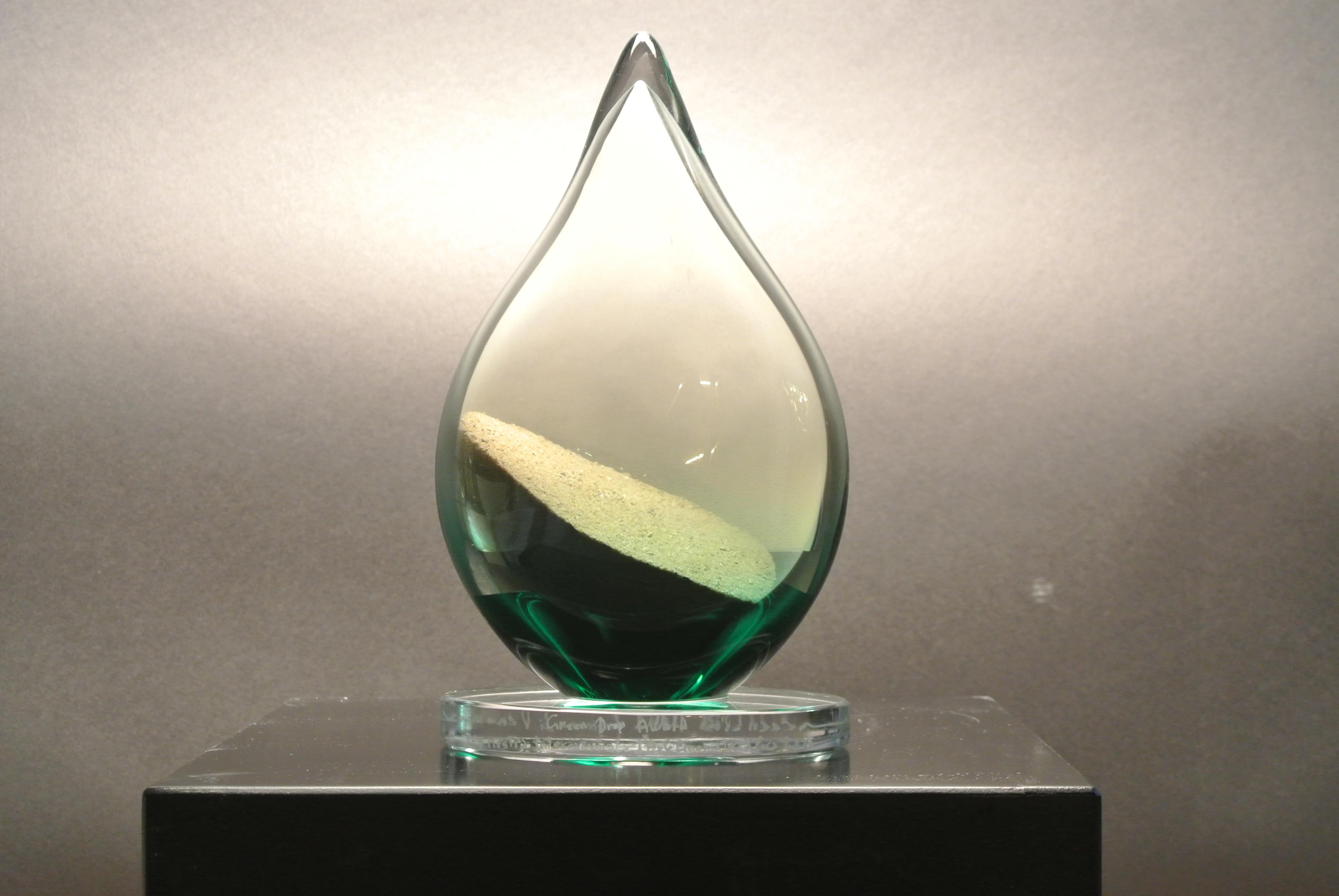 Il trofeo in vetro di Murano, soffiato dal maestro vetraio Simone Cenedese 