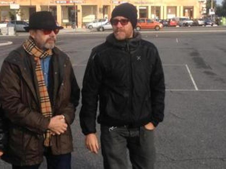 Claudio Caligari e Valerio Mastandrea nel febbraio scorso ad Ostia durante un sopralluogo per le riprese di 'Non essere cattivo' (Foto Adnkronos) - ADNKRONOS