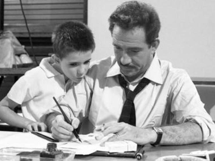 Ugo Tognazzi con  il figlio Ricky nell'episodio 'L'educazione sentimentale'