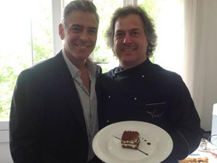 Lo chef Tino Vettorello insieme all'attore George Clooney