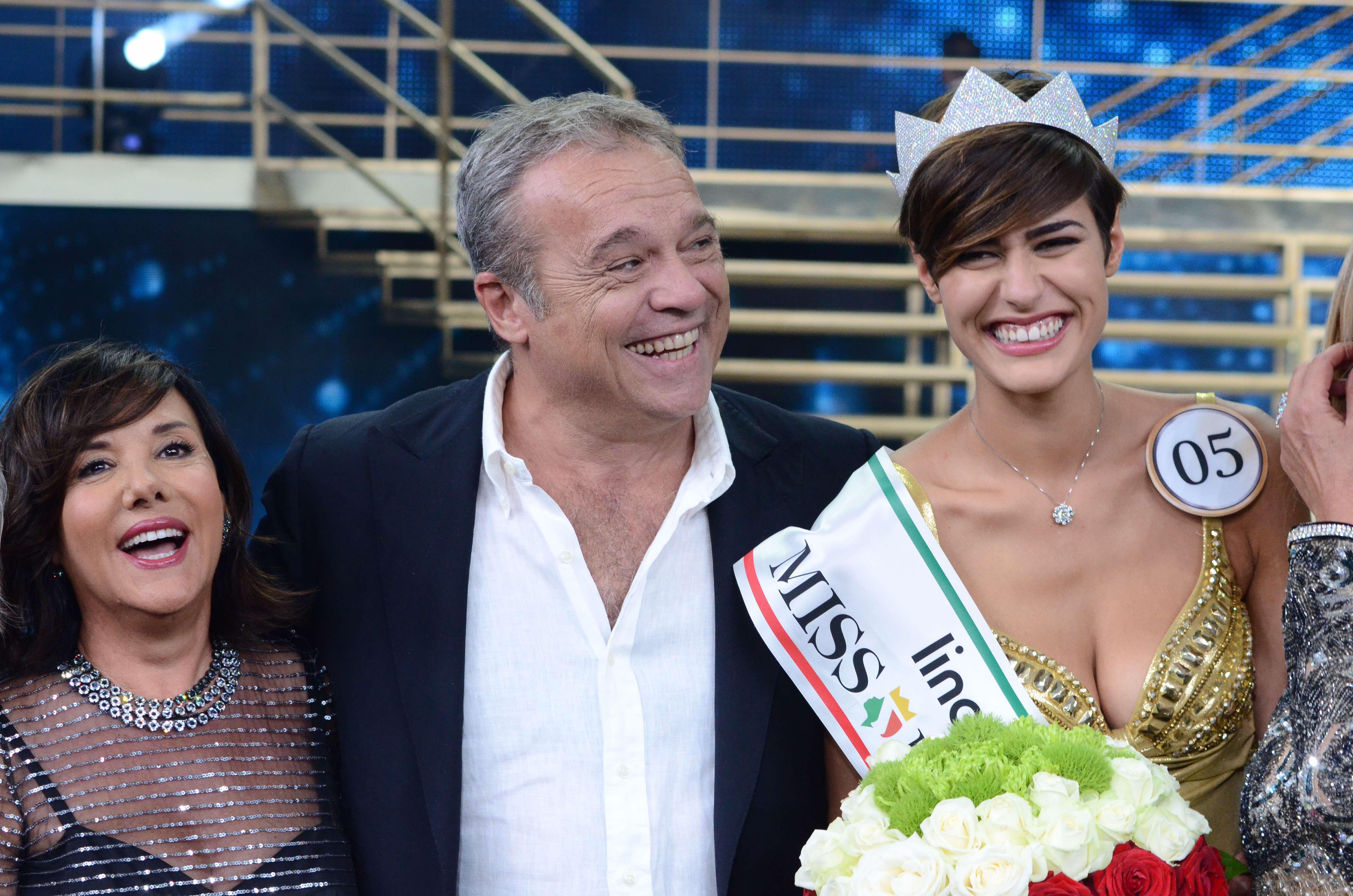 Miss Italia 2015 da sinistra Patrizia Mirigliani, Claudio Amendola e la vincitrice Alice Sabatini - Foto Infophoto 