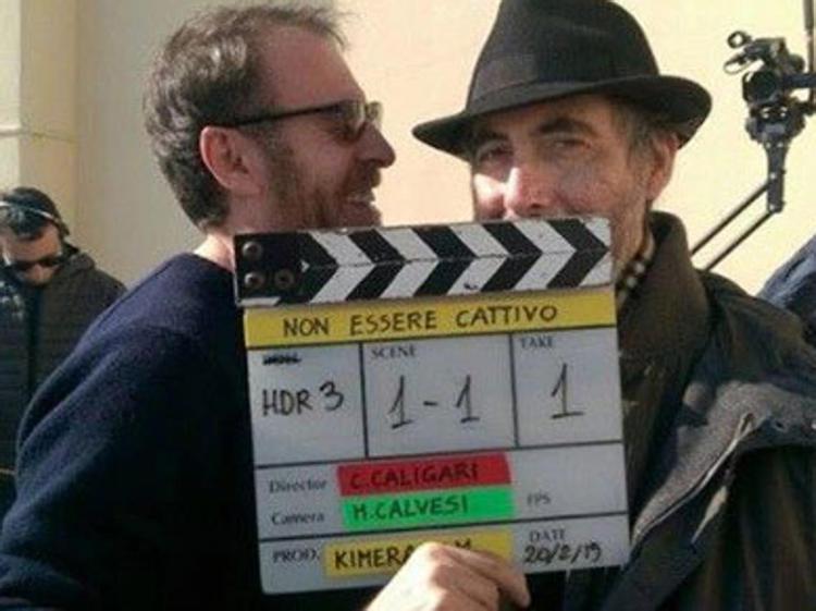 Valerio Mastandrea con Claudio Caligari sul set di 'Non essere cattivo'