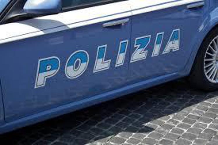Roma: sorpreso con 16 chili di droga e 23mila euro in contanti, arrestato