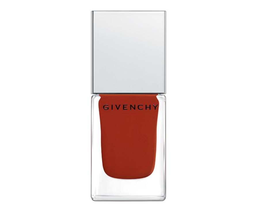 Già evergreen, il rosso anguigno 'Vernis 11' di Givenchy

