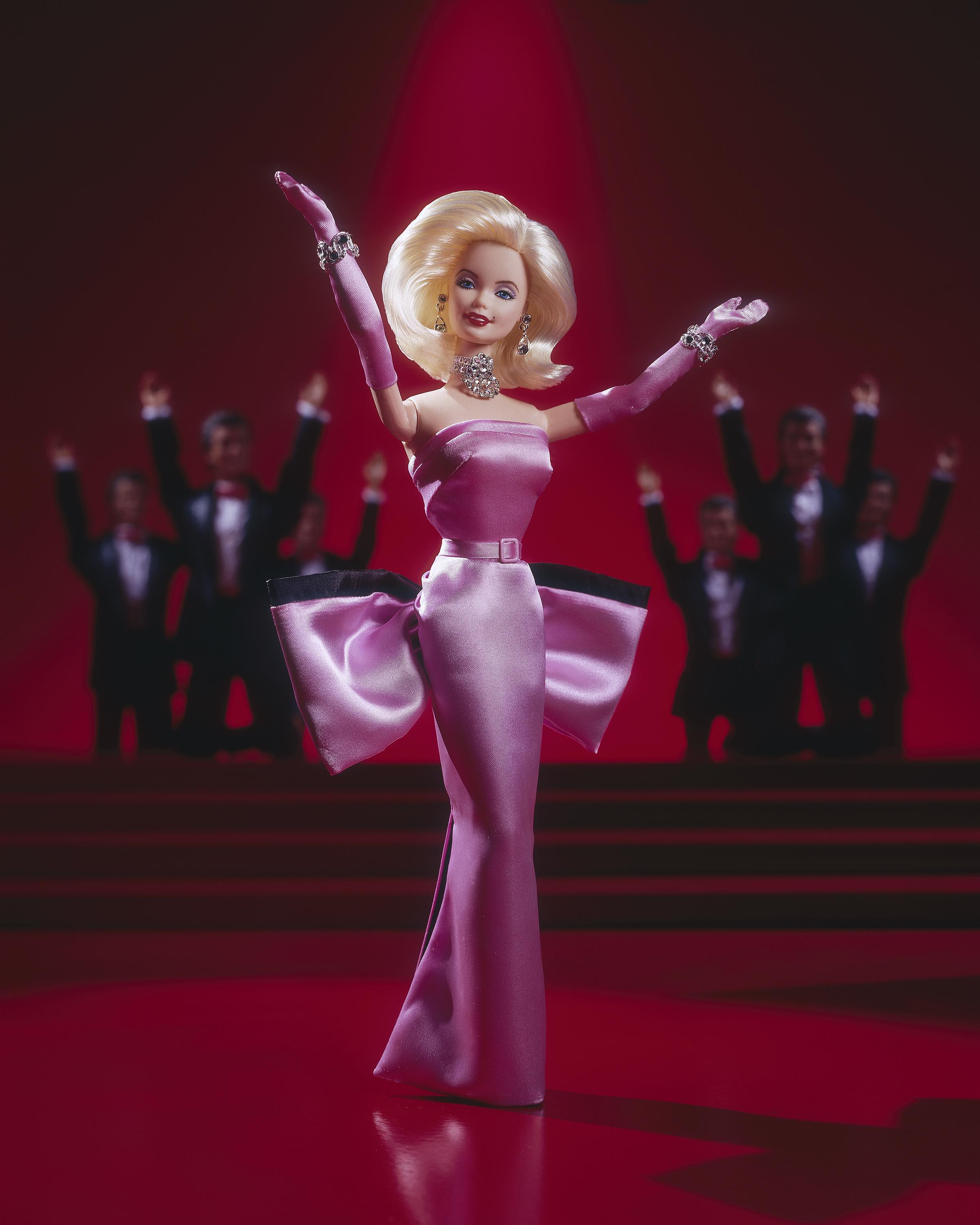 Barbie in versione Marilyn Monroe nel film 'Gli uomini preferiscono le bionde', 1997 (foto ©Mattel Inc.)