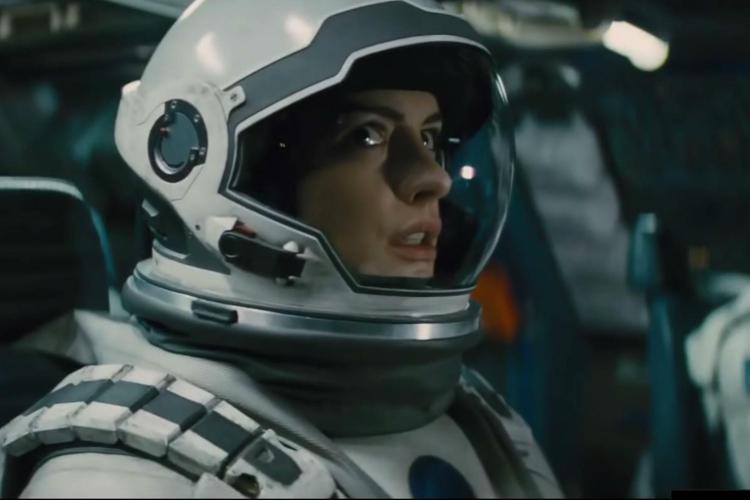 Anne Hathaway in una scena del film 'Interstellar', film più votato dagli utenti di IMDB nel 2014