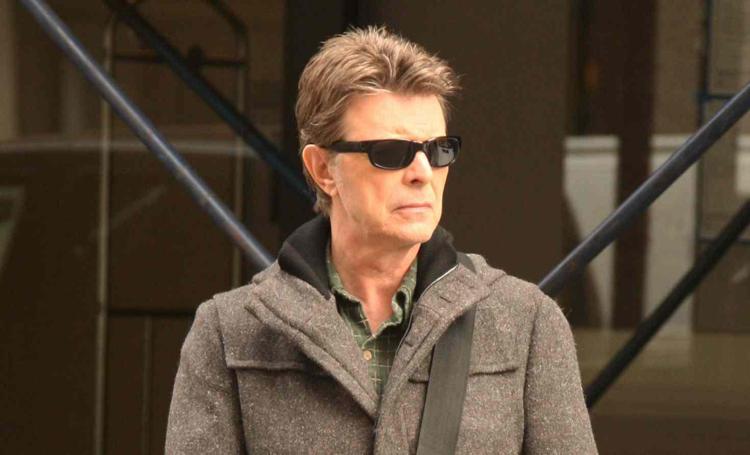 David Bowie paparazzato a New York (Infophoto)