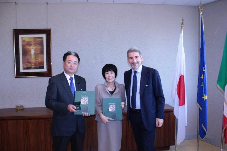 Il presidente del consiglio regionale Raffaele Cattaneo con la delegazione giapponese della regione di Hokkaido