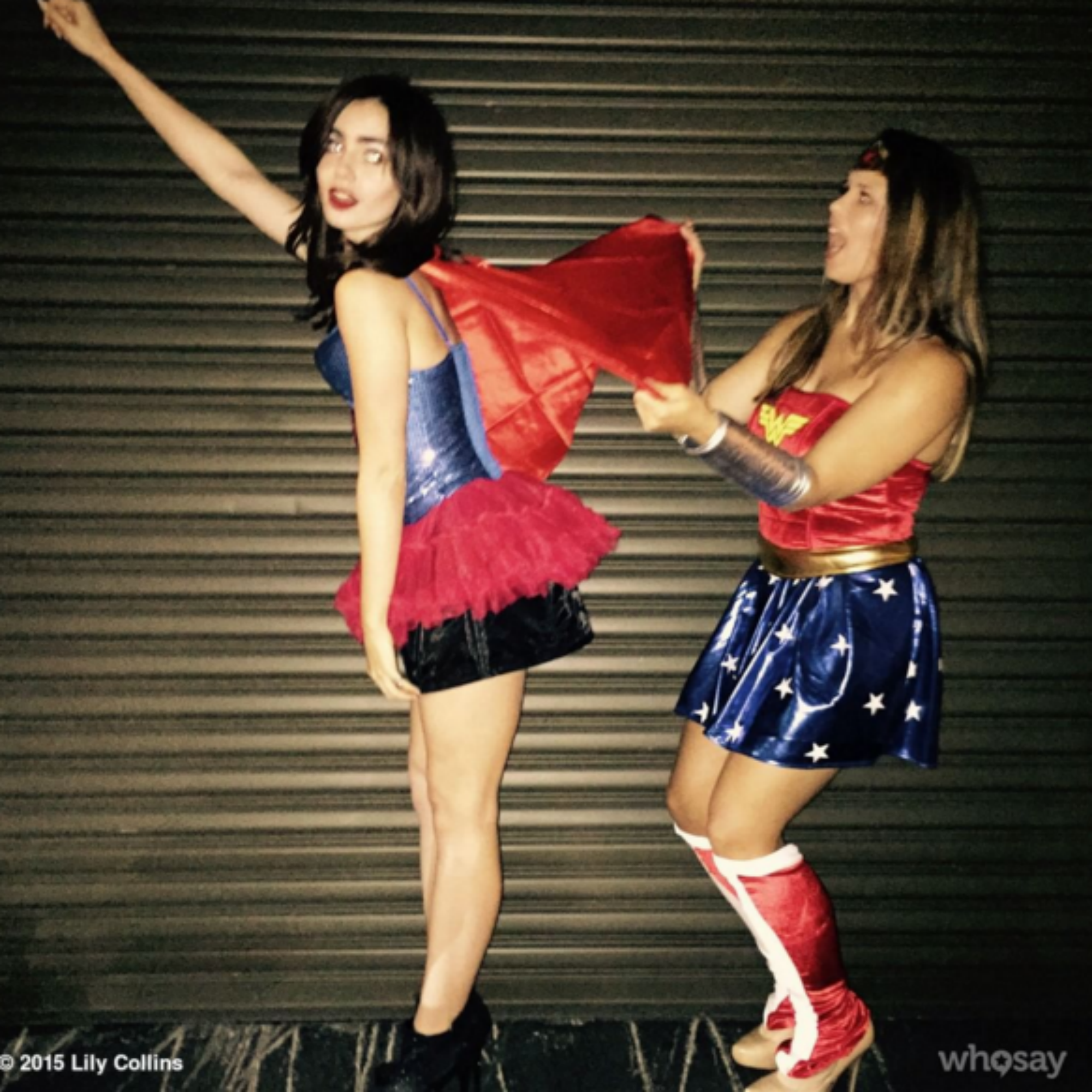 Lily Collins supereroina per Halloween 2015 (foto dal profilo Instagram)