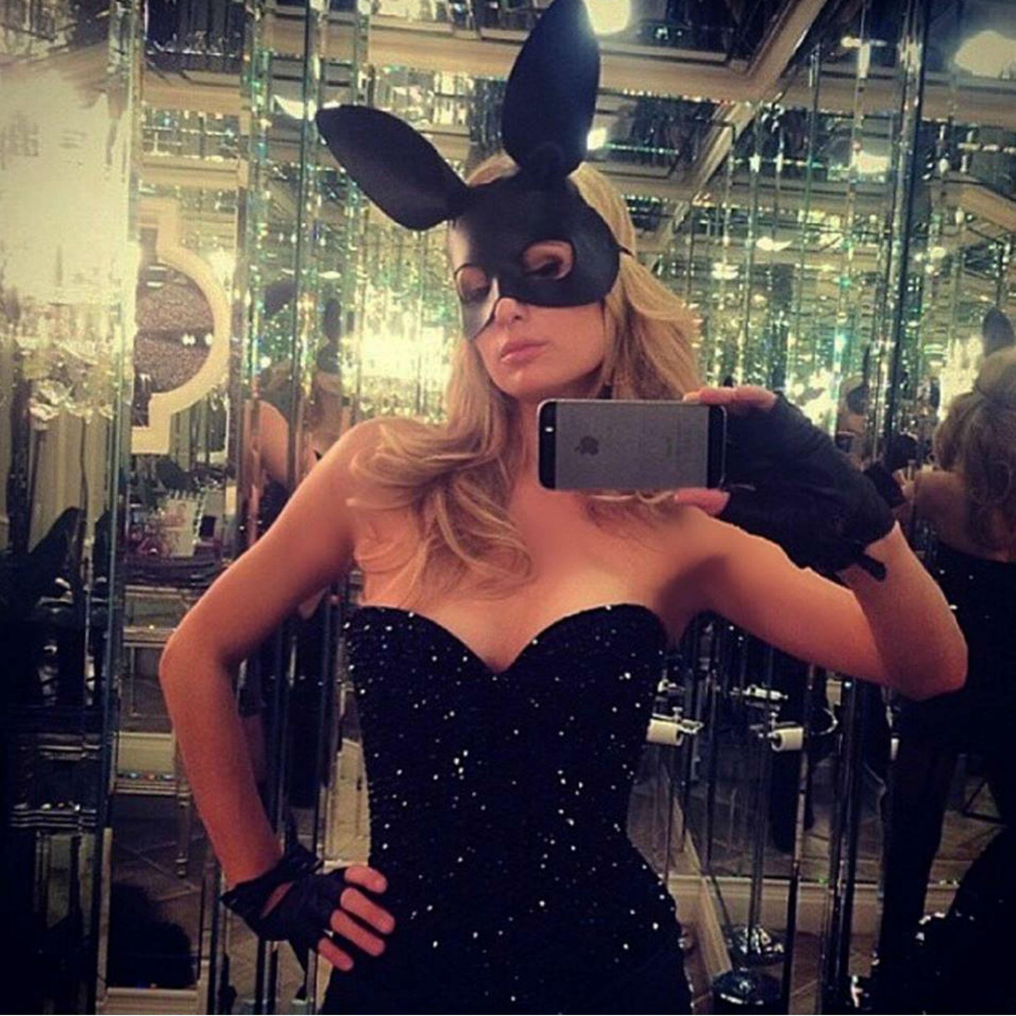 Paris Hilton sexy coniglietta di 'Playboy' (foto dal profilo Facebook)