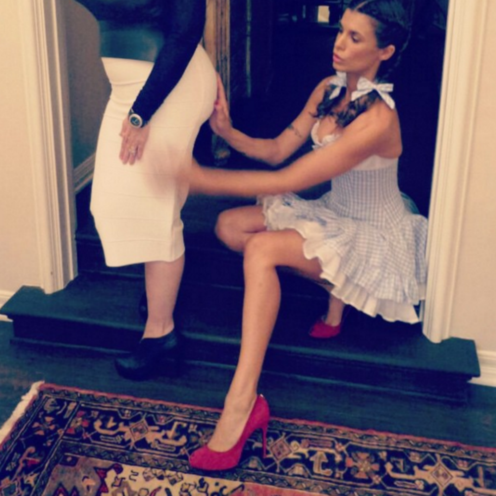 Elisabetta Canalis lo scorso Halloween ha indossato i panni di Dorothy di 'Il mago di Oz' con tanto di scarpette rosse (foto dal profilo Instagram)