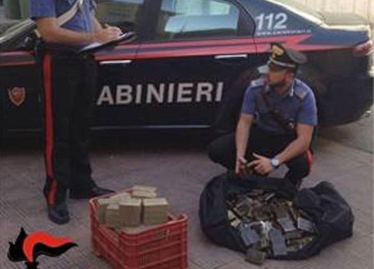 Reggio Calabria: trovati 160 kg di hashish nascosti dentro auto in disuso