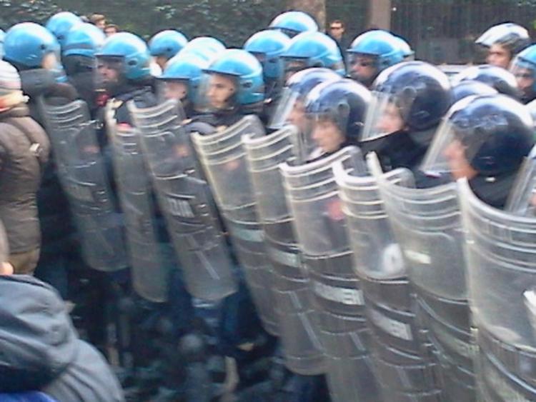 Sgombero ex Telecom Bologna, due ferite  a manifestazione solidarietà a Roma